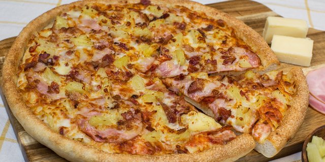 Tropical Hawaiian Pizza