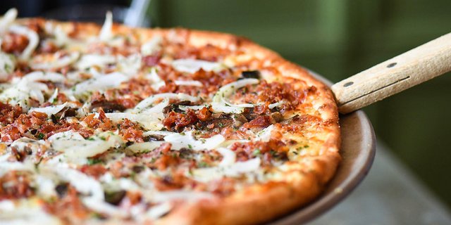 Mushroom, Bacon & Vidalia Onion Pizza