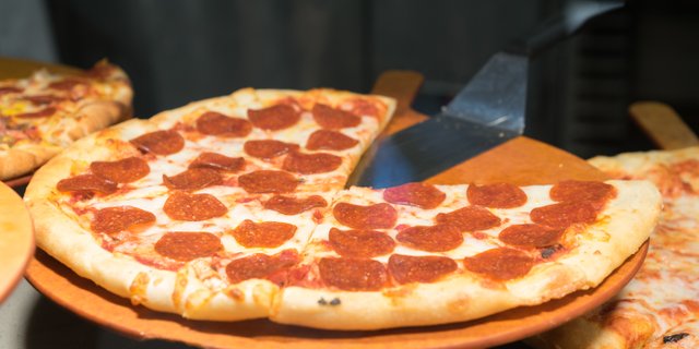 New York-Style Zesty Pepperoni Pizza