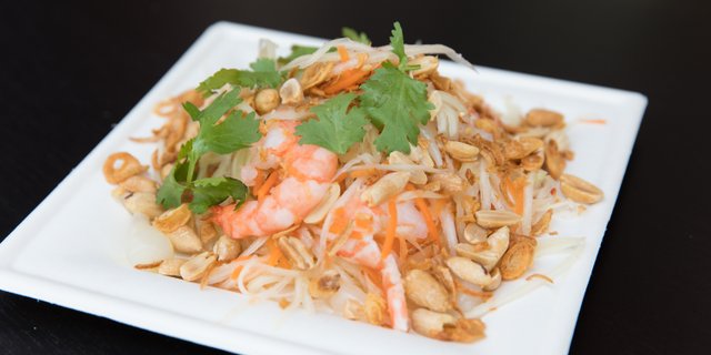 Green Papaya Salad w/ Shrimp
