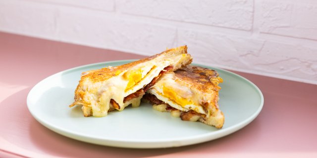 Breakfast Grilled Crack Sandwich
