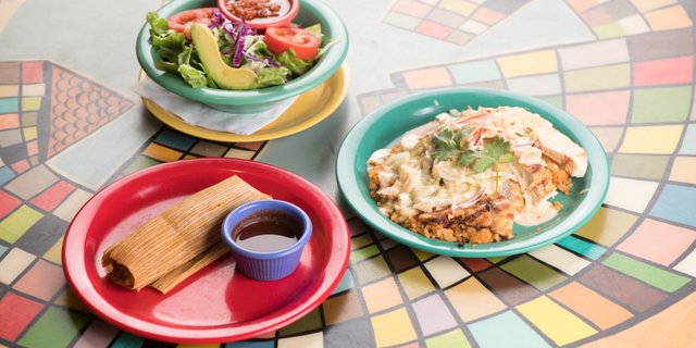 Pollo Berryhill, Tamales & Salad Combo