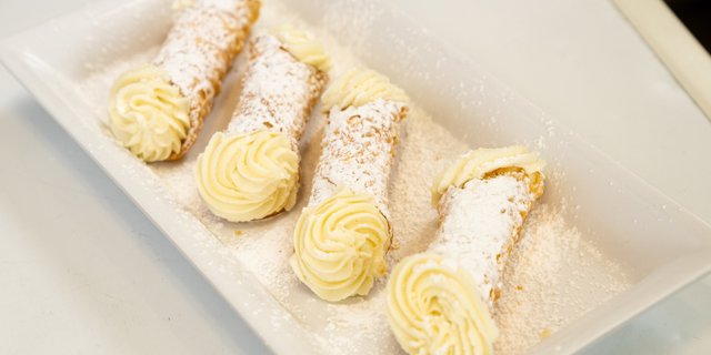 Plain Cannoli