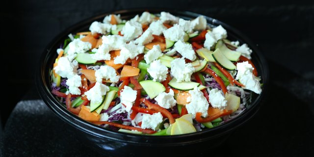 Fresh Spinach, Bacon, Tomato & Goat Cheese Salad