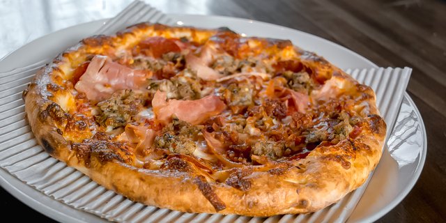 Carnivore Pizza