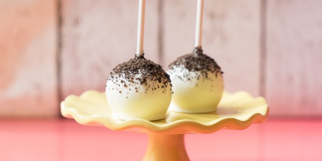 Cookies & Cream Cake Pops