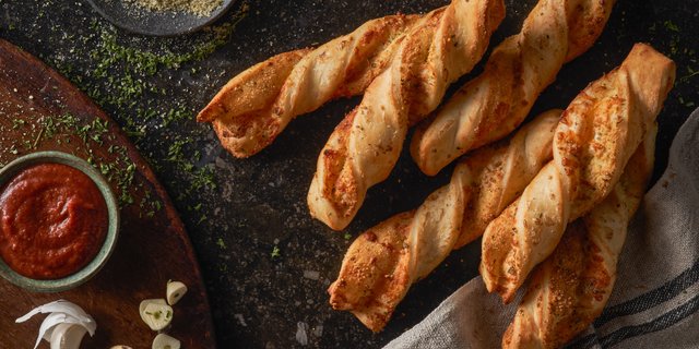 6 Garlic-Parmesan Twists