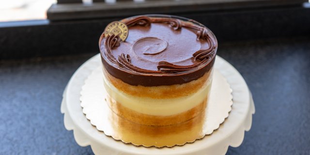 Boston Cream Pie Cake
