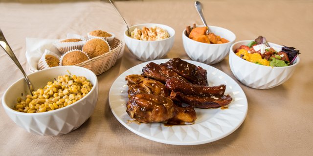 Smoke House Ribs, Chicken & Links