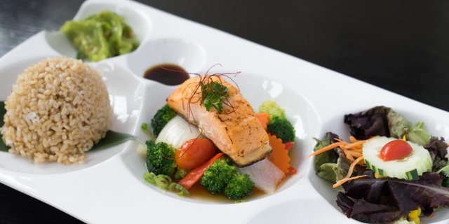 Tamarind Salmon Boxed Lunch
