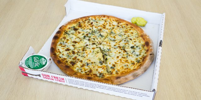 Spinach Alfredo Pizza