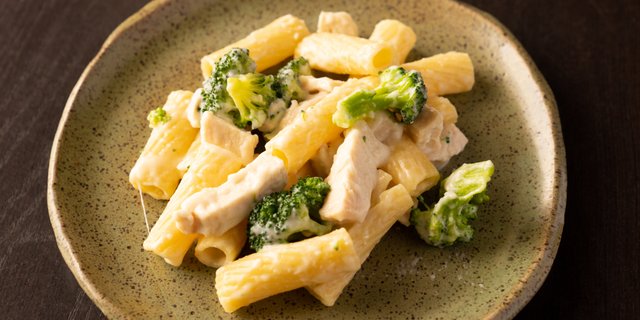 Ziti, Broccoli & Chicken