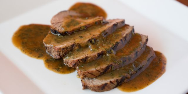Tri-Tip Beef w/ Green Parsley, Garlic & Lemon Sauce