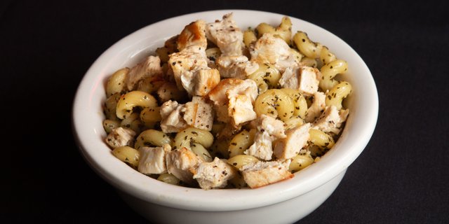 Pesto Cavatappi w/ Chicken