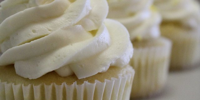Lemon Twist Cupcake