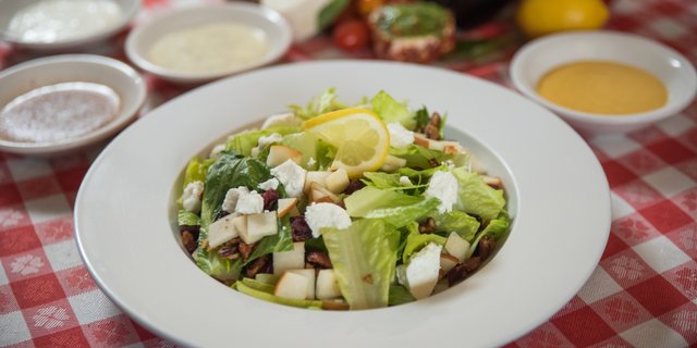 Pecan & Pear Salad