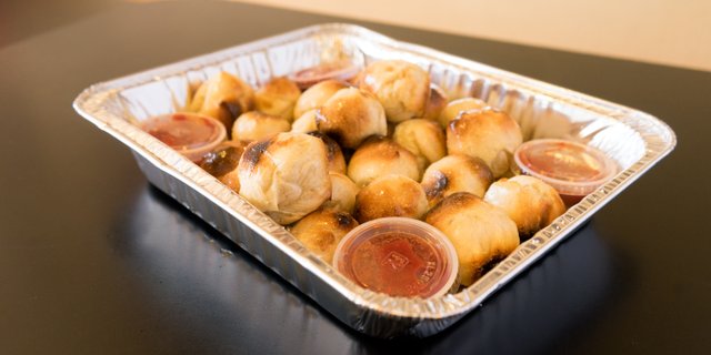 2 Dozen Garlic Knots