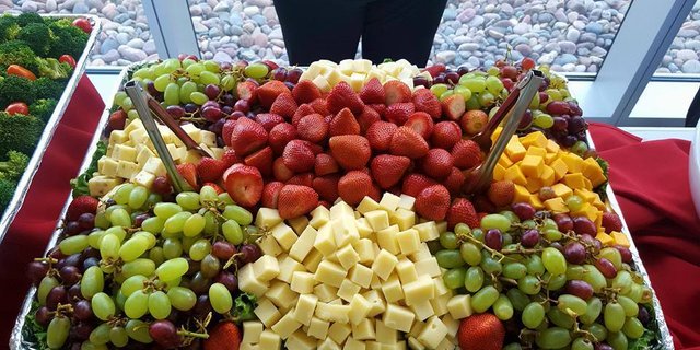 Cheese & Sliced Fruit Tray