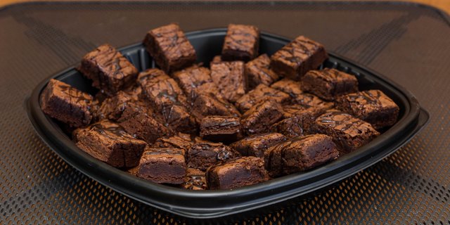 Party-Size Howie Brownies