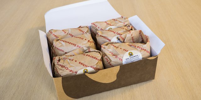 Classic Hot Fresh-Cracked Egg Sandwich Nosh Box