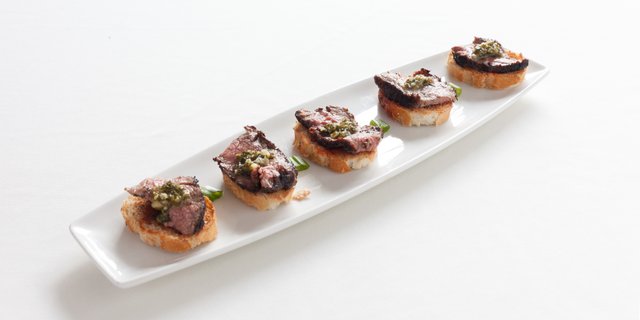 Skirt Steak Crostini