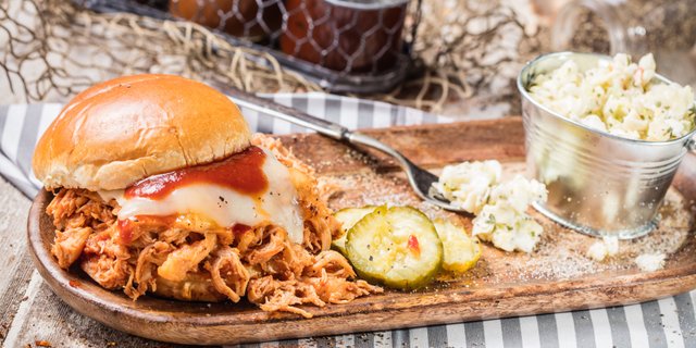 Classic 'Que Sandwich
