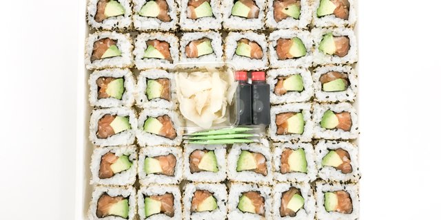 Salmon & Avocado Roll