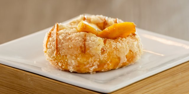 Apple Streusel Doughnut