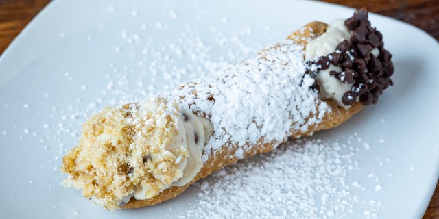Large Cannoli