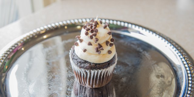 White Midnight Magic Cupcakes