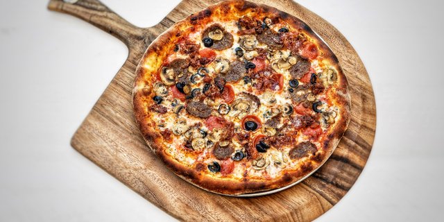 Amici's Combo Pizza