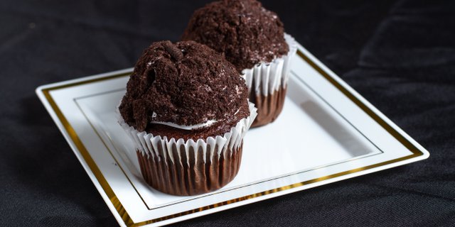Half-Dozen Cookies & Cream Cupcakes