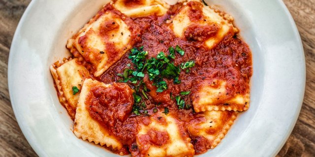 Cheese Ravioli w/ Marinara