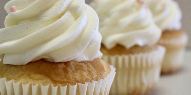 Blushing Bride Cupcake