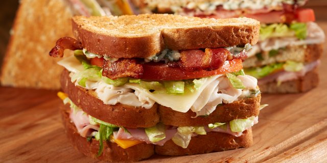 Bennigan's Club™ Sandwich
