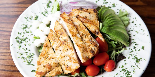 California Grilled Chicken Salad
