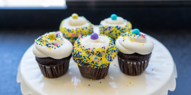 Traditional Chocolate Cupcakes w/ Buttercream