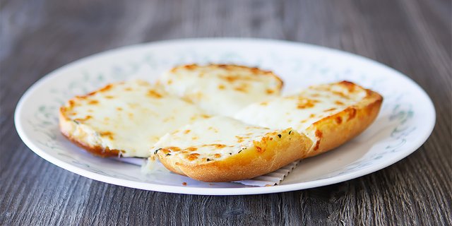 Garlic Bread w/ Cheese