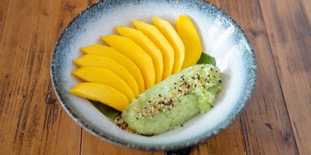 Sweet Sticky Rice w/ Mango