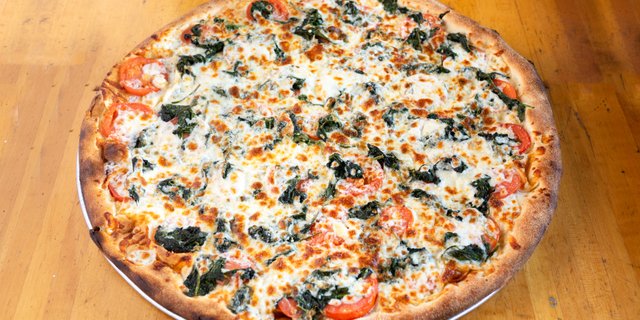 Spinach & Tomato Pizza