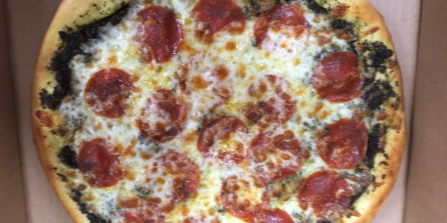 Pesto Cheese Pizza