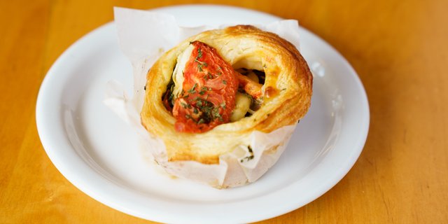 Spinach, Roasted Tomato & Provolone Savory Swirls