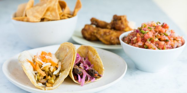 DELUXE Korean Taco Bar