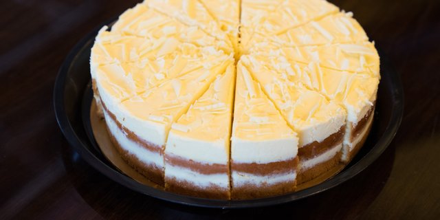 Italian Lemon Cream Cake