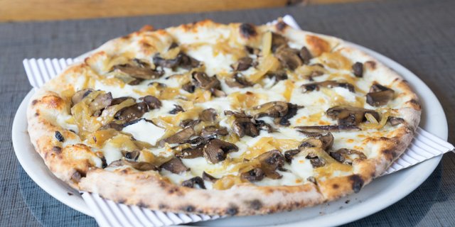 Mushrooms & Onion Pizza