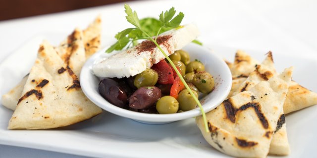 Mixed Olives & Feta