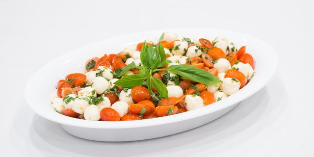 Fresh Mozzarella, Tomato & Basil Salad
