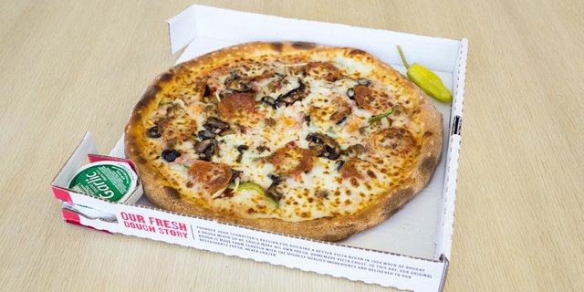 John's Favorite Pizza
