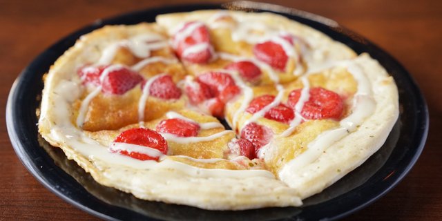 Strawberry Cheesecake Pizza