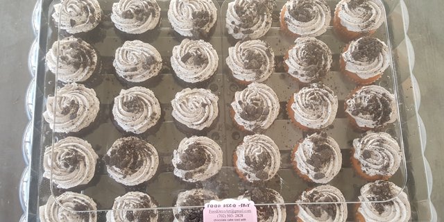 30 Chocolate Cupcakes